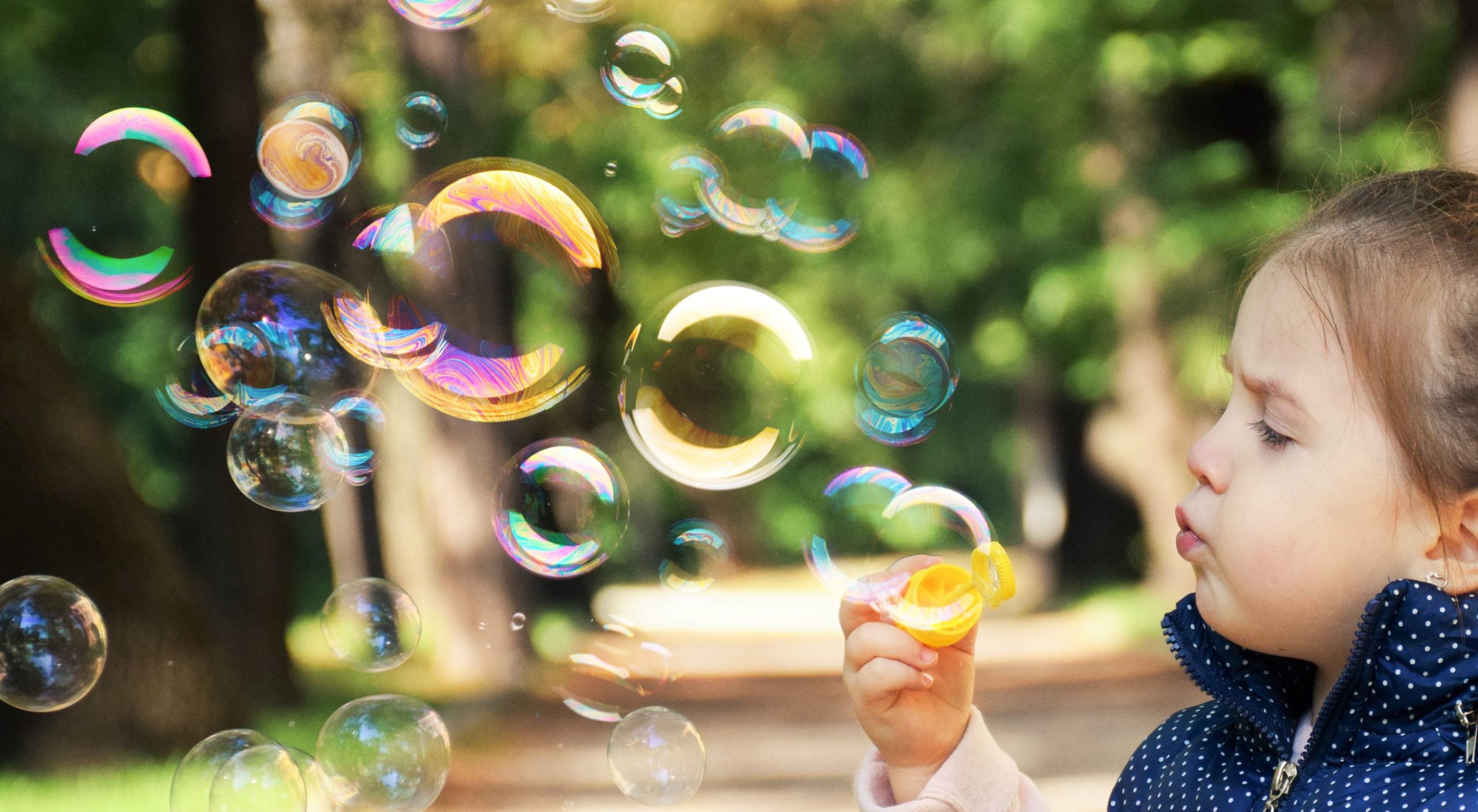 Мыльные пузыри в домашних условиях для детей. Мыльные пузыри. Дети и мыльные пузыри. Фон мыльные пузыри.